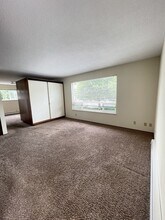530 Burnett Ave N, Unit 7 in Renton, WA - Foto de edificio - Building Photo