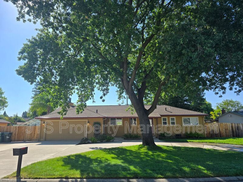 5220 Tucson Cir in Fair Oaks, CA - Building Photo