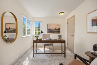 Winslow Manor in Bainbridge Island, WA - Foto de edificio - Building Photo