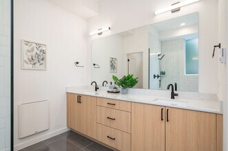 6125 Sand Point Way NE in Seattle, WA - Building Photo - Building Photo