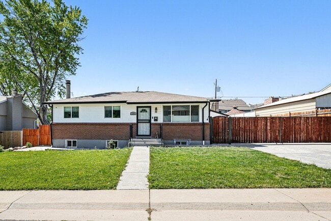 184 Leona Dr in Denver, CO - Building Photo - Building Photo
