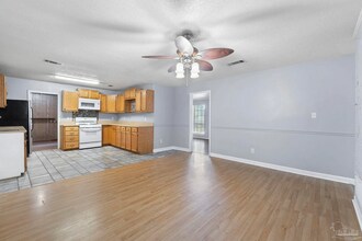 4540 Tree Line Dr in Pensacola, FL - Building Photo - Building Photo