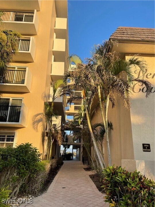 3500 Gulf Shore Blvd N in Naples, FL - Building Photo