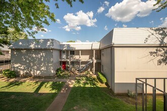 6728 S Lewis Ave in Tulsa, OK - Foto de edificio - Building Photo