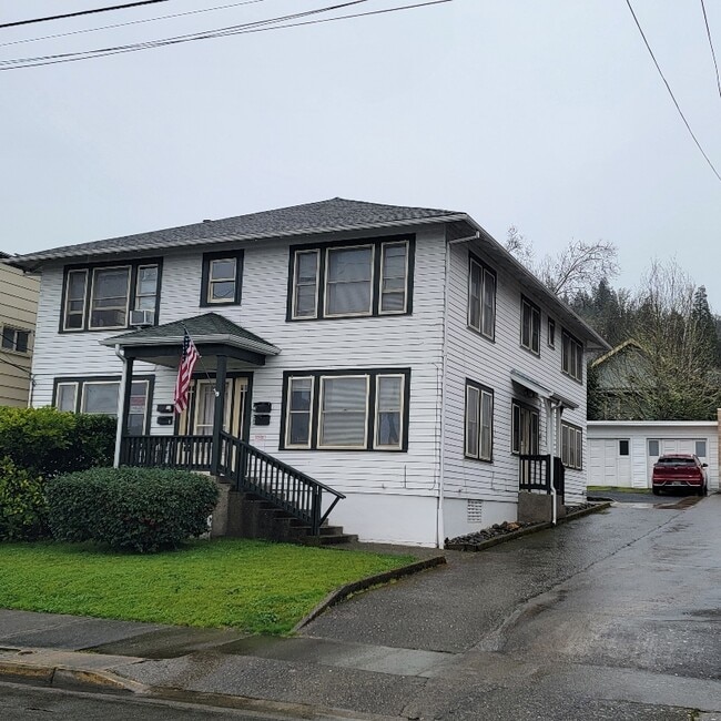 property at 721 SE Kane St