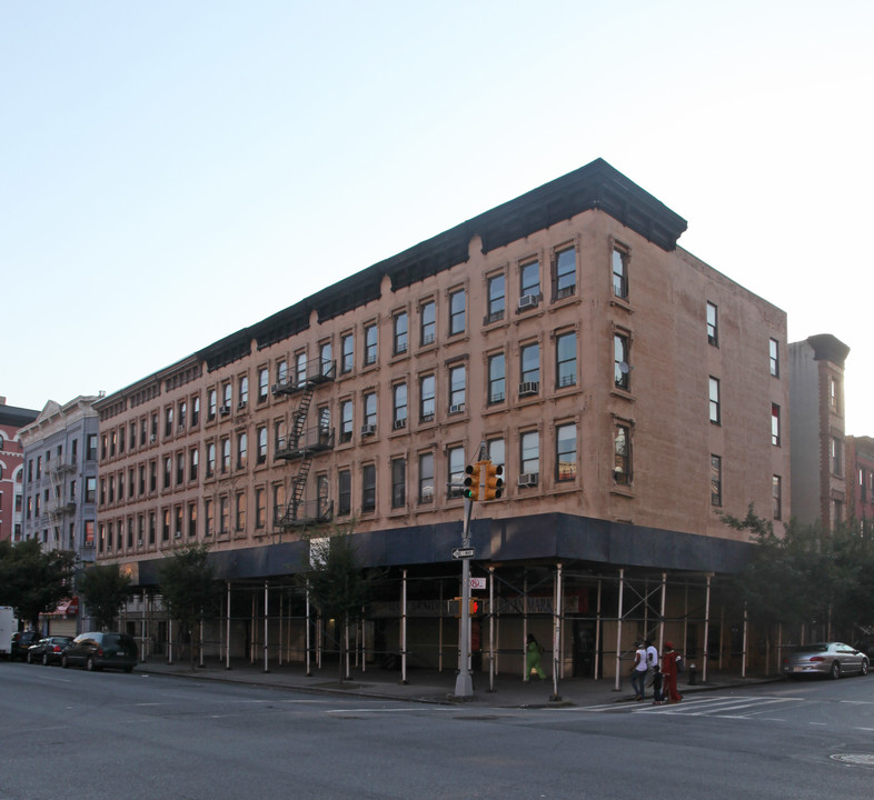 2041-2049 Adam Clayton Powell Jr Blvd in New York, NY - Foto de edificio