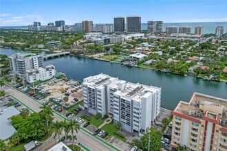9381 E Bay Harbor Dr in Bay Harbor Islands, FL - Building Photo - Building Photo