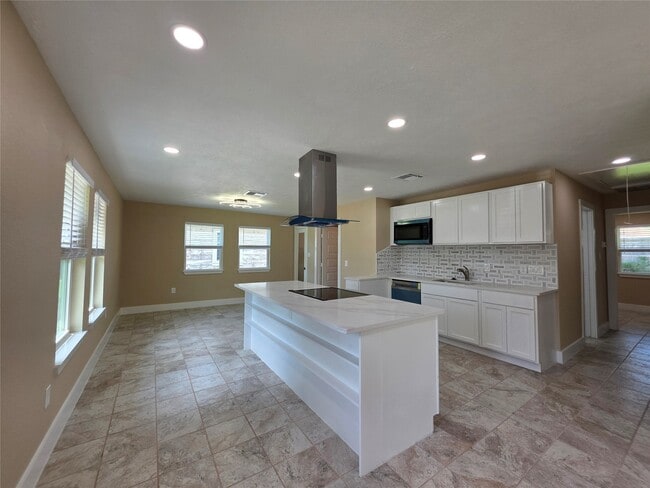 2306 19th Ave N in Texas City, TX - Building Photo - Building Photo