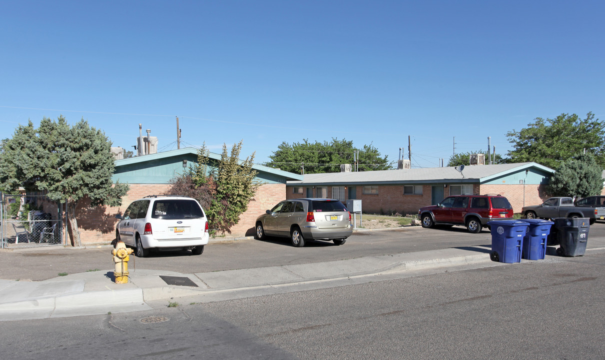 433-437 Indiana St SE in Albuquerque, NM - Building Photo