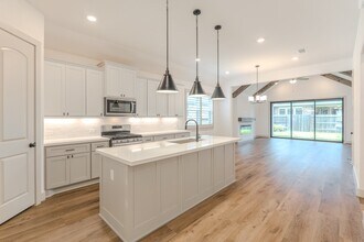 9322 Galloway Wds Trl in Tomball, TX - Building Photo - Building Photo