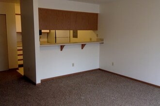 85 Sugar Creek Ln, Unit 207 in North Liberty, IA - Building Photo - Building Photo
