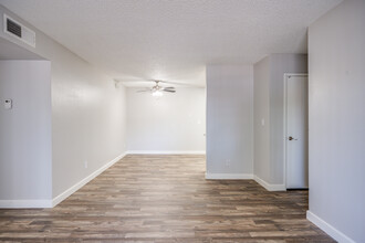 Aspire Desert West in Phoenix, AZ - Building Photo - Interior Photo