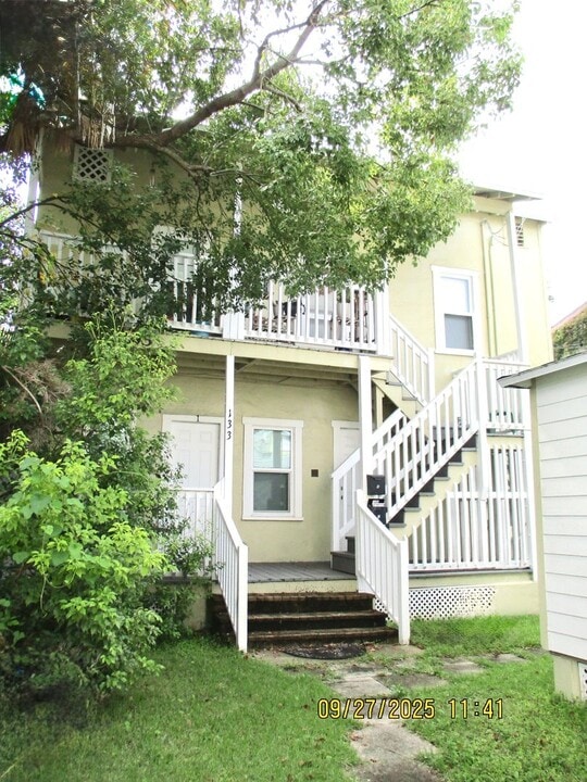 133 Cottage Ln in Daytona Beach, FL - Foto de edificio