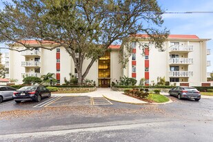 2650 Pearce Dr, Unit #111 in Clearwater, FL - Building Photo