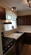 10411 Montrose Ave in Bethesda, MD - Foto de edificio - Building Photo