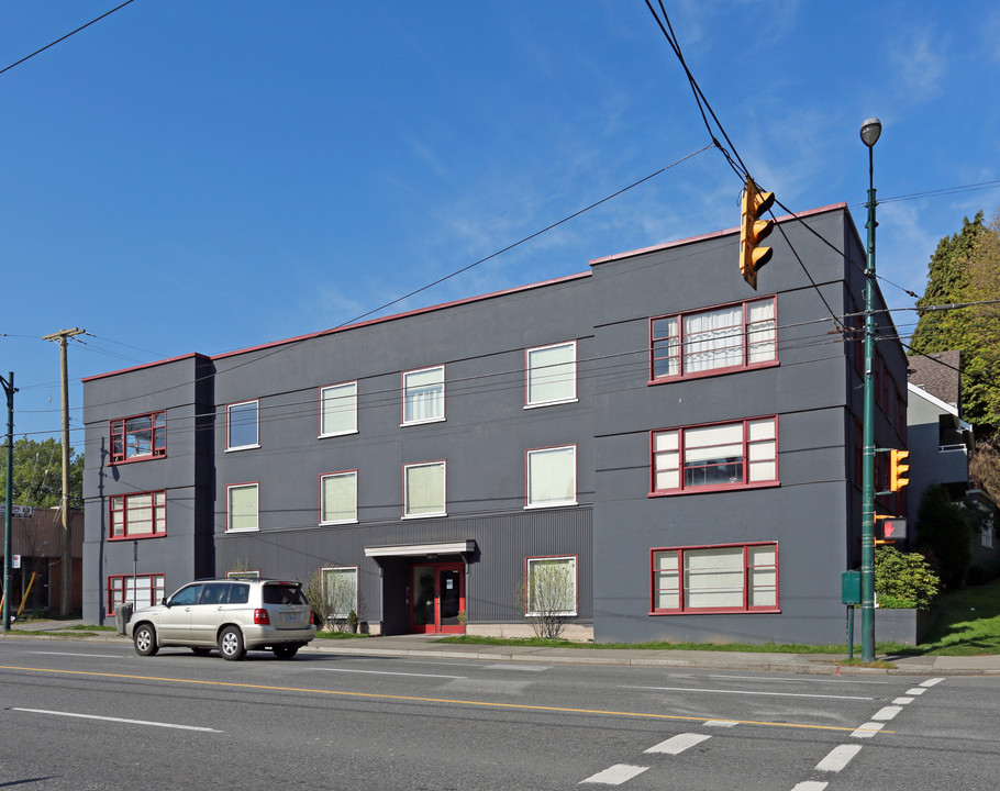 3833 Oak St in Vancouver, BC - Building Photo