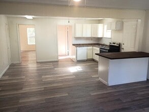 1558 N Fletcher St in Jasper, TX - Foto de edificio - Building Photo