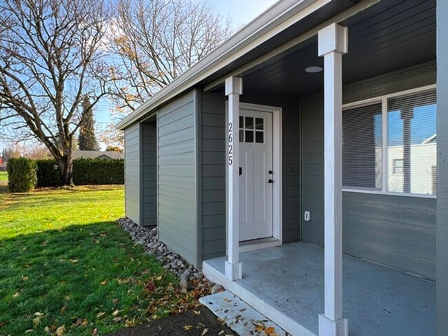 2625 Front St NE in Salem, OR - Building Photo - Building Photo