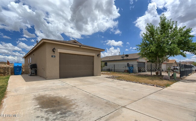 128 Alamito Creek Ave in Clint, TX - Building Photo - Building Photo