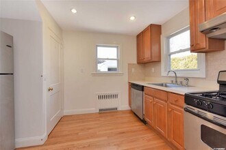 30 N Maryland Ave in Port Washington, NY - Building Photo - Building Photo