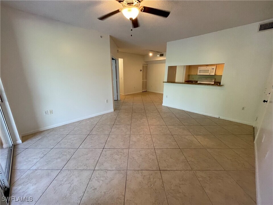 1170 Reserve Way in Naples, FL - Building Photo