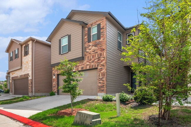 5911 Eckhert Rd in San Antonio, TX - Building Photo - Building Photo