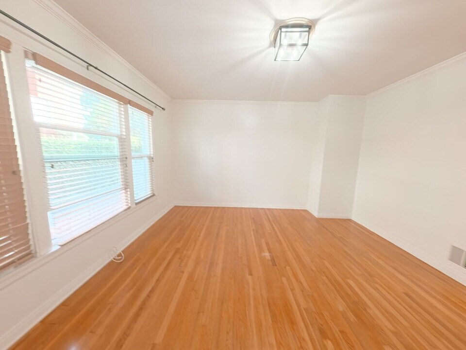 442 Kelton Ave in Los Angeles, CA - Building Photo