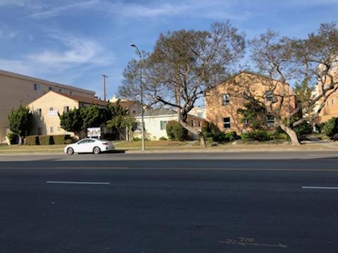 2452 S Barrington Ave in Los Angeles, CA - Building Photo