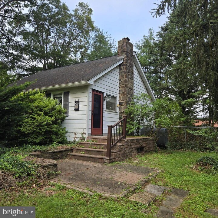 2937 Dekalb Pike in Norristown, PA - Building Photo