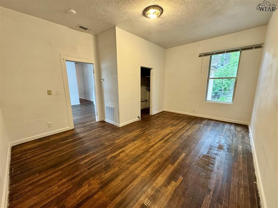 1111 Monroe St in Wichita Falls, TX - Building Photo