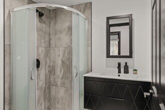 10773 Ashton Ave in Los Angeles, CA - Foto de edificio - Building Photo