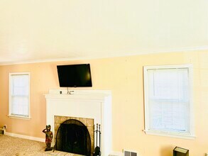 913 W Stratford Dr in Peoria, IL - Building Photo - Building Photo