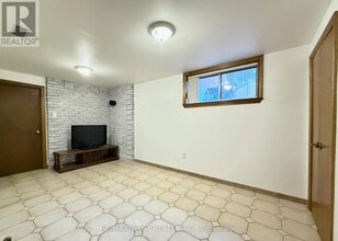 15 Newell Ct in Toronto, ON - Building Photo - Building Photo