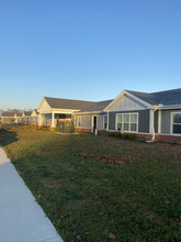 Oak Field Place in Henry, IL - Building Photo - Building Photo