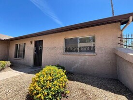 18211 N 40th Pl in Phoenix, AZ - Building Photo