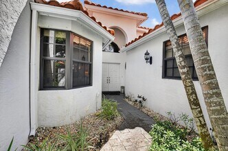 5850 NW 21st Ave in Boca Raton, FL - Foto de edificio - Building Photo