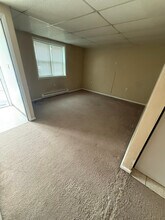 405 Hillis St, Unit Apt A in Youngwood, PA - Building Photo - Building Photo