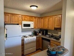 104 Des Moines Ct in Tinton Falls, NJ - Building Photo - Building Photo