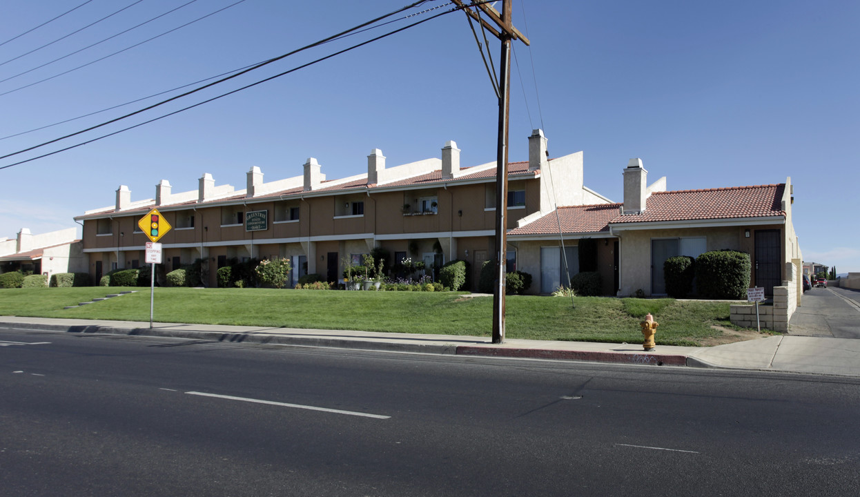 Green Tree Estates in Victorville, CA - Foto de edificio