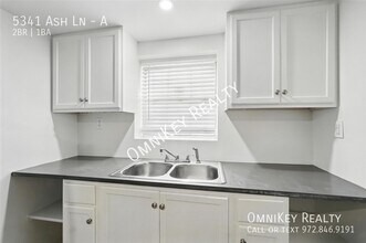 5341 Ash Ln in Dallas, TX - Foto de edificio - Building Photo