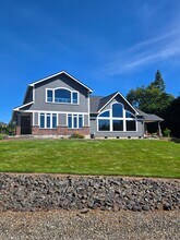 176 Alderwood Dr in Chehalis, WA - Building Photo - Building Photo