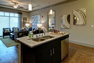 Edge - East Village in Tulsa, OK - Foto de edificio - Building Photo