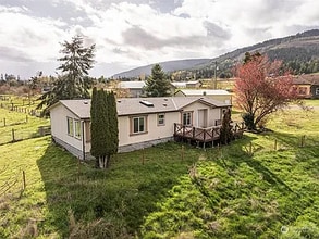 3286 Happy Valley Rd in Sequim, WA - Foto de edificio - Building Photo