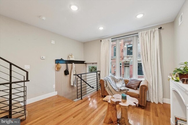 property at 1233 N Hollywood St