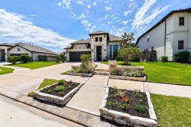 property at 1907 Creekwood Cv