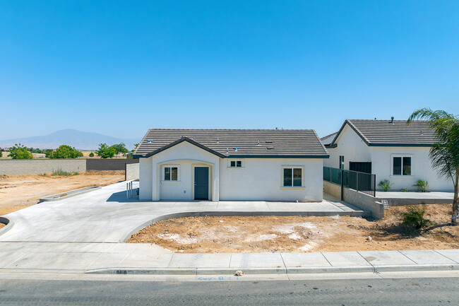 9717-9713 Krista Vineyard Way in Bakersfield, CA - Foto de edificio - Building Photo