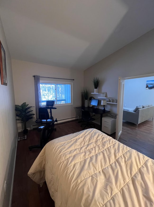 1881 E Tudor Rd, Unit #E-302 in Anchorage, AK - Foto de edificio - Building Photo