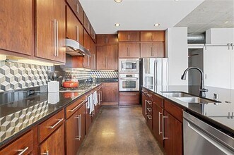 3030 Bryan St in Dallas, TX - Building Photo - Building Photo