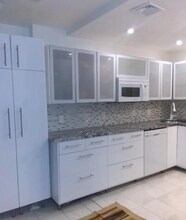 10 Weston Ave in Quincy, MA - Foto de edificio - Building Photo