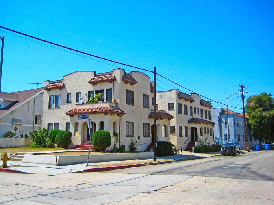 4810 Clinton St in Los Angeles, CA - Building Photo